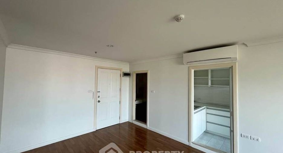 For sale 2 ベッドルーム condo in Huai Khwang, Bangkok