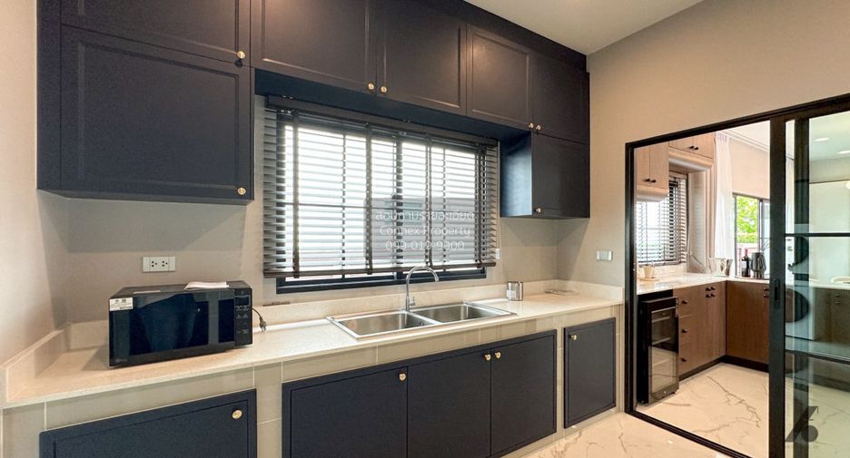 Casa en alquiler de 4 habitaciones en Bang Phli, Samut Prakan