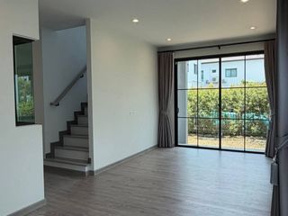 For sale 4 bedrooms house in Lat Krabang, Bangkok