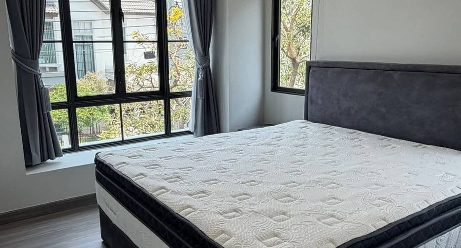 For sale 4 bedrooms house in Lat Krabang, Bangkok
