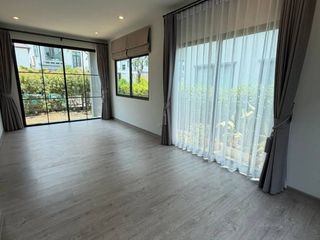 For sale 4 bedrooms house in Lat Krabang, Bangkok