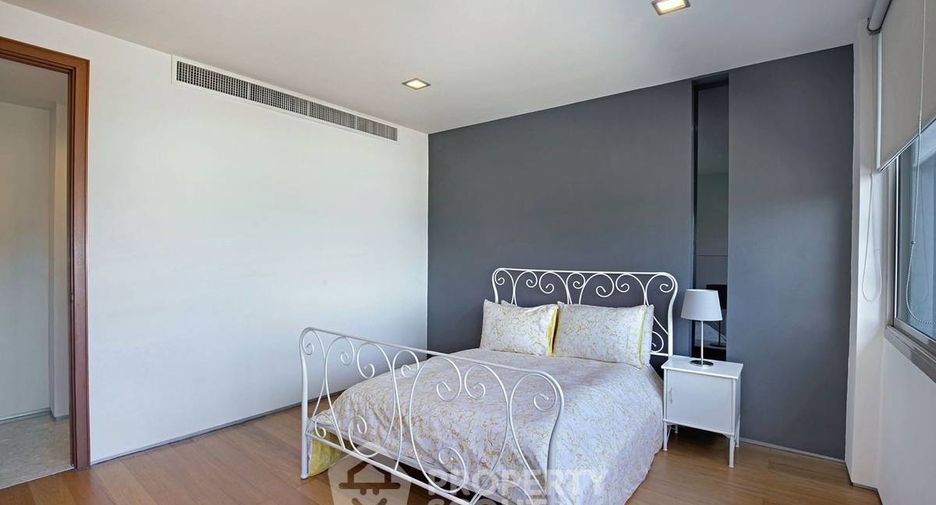 For sale 3 bedrooms condo in Khlong Toei, Bangkok