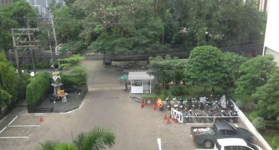 For rent 3 bedrooms condo in Khlong Toei, Bangkok