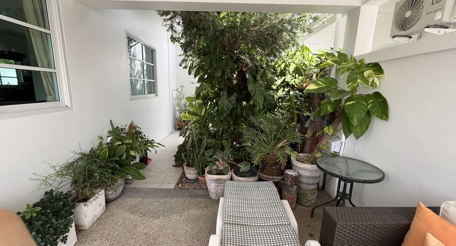 For rent 2 bedrooms villa in Hua Hin, Prachuap Khiri Khan