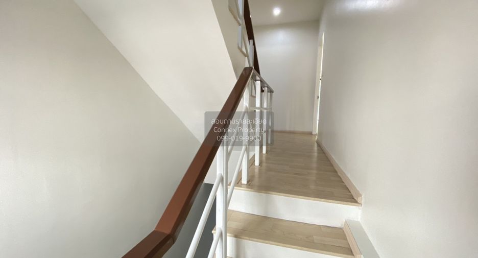 For rent 3 bedrooms townhouse in Suan Luang, Bangkok