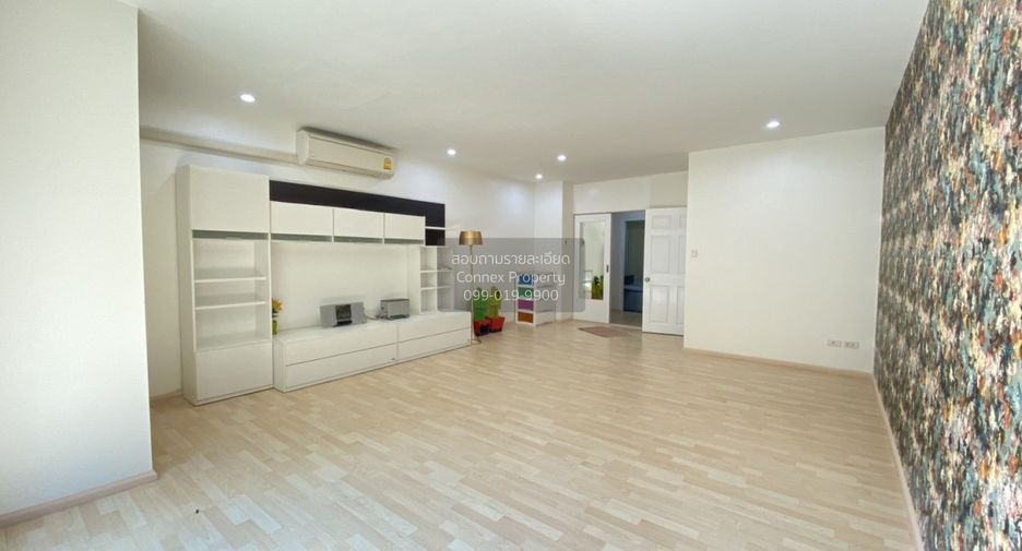 For rent 3 bedrooms townhouse in Suan Luang, Bangkok