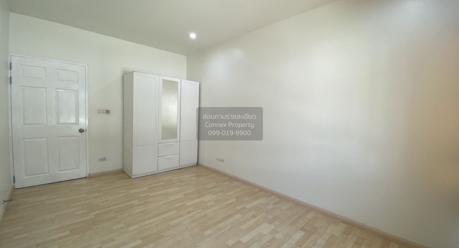For rent 3 bedrooms townhouse in Suan Luang, Bangkok