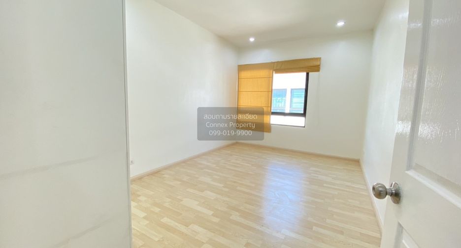 For rent 3 bedrooms townhouse in Suan Luang, Bangkok