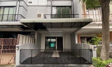 Casa adosada en alquiler de 3 habitaciones en Suan Luang, Bangkok