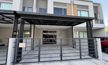 For rent 3 bedrooms townhouse in Bang Phli, Samut Prakan