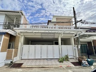 For rent 3 bedrooms townhouse in Bang Kapi, Bangkok