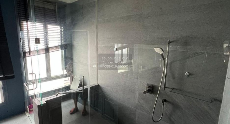 For rent 4 bedrooms townhouse in Wang Thonglang, Bangkok