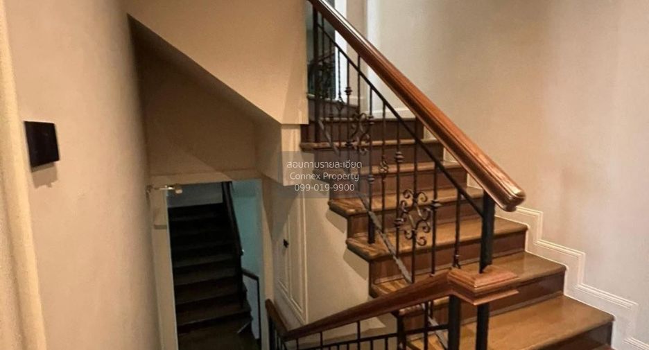 For rent 4 bedrooms townhouse in Wang Thonglang, Bangkok