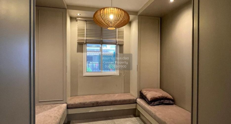 For rent 4 bedrooms townhouse in Wang Thonglang, Bangkok
