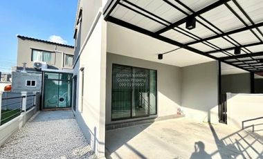 For rent 3 bedrooms townhouse in Bang Phli, Samut Prakan