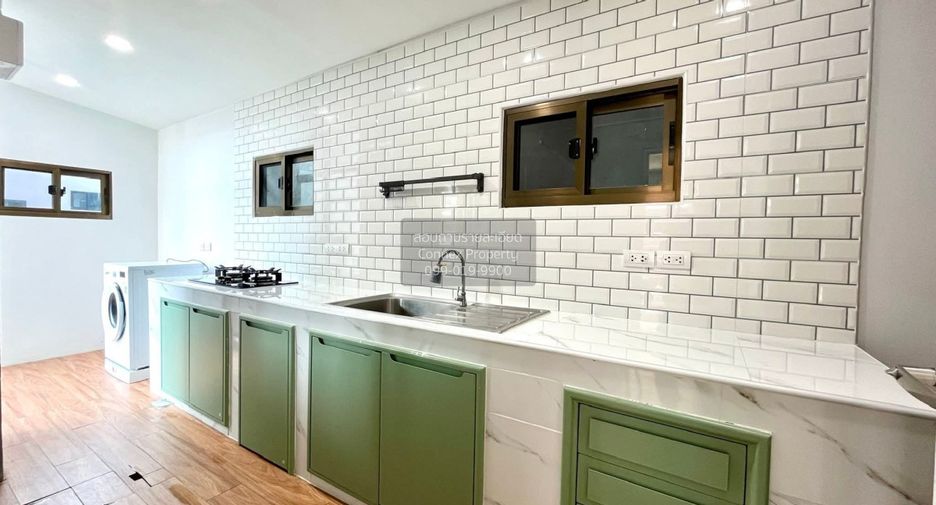 For rent 3 ベッドルーム townhouse in Bang Phli, Samut Prakan