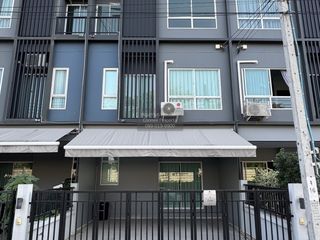Аренда 3 спальни таунхаус в Лат Крабанг, Бангкок