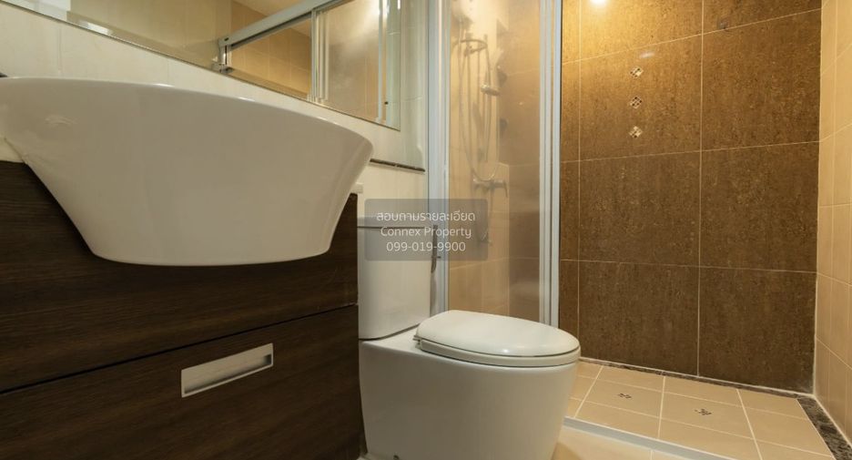 For rent 3 bedrooms townhouse in Wang Thonglang, Bangkok