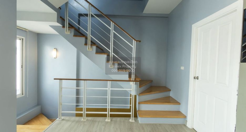 For rent 3 bedrooms townhouse in Wang Thonglang, Bangkok