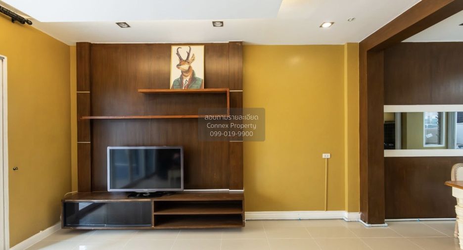 For rent 3 bedrooms townhouse in Wang Thonglang, Bangkok