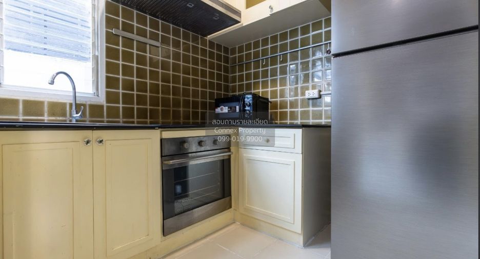 For rent 3 bedrooms townhouse in Wang Thonglang, Bangkok