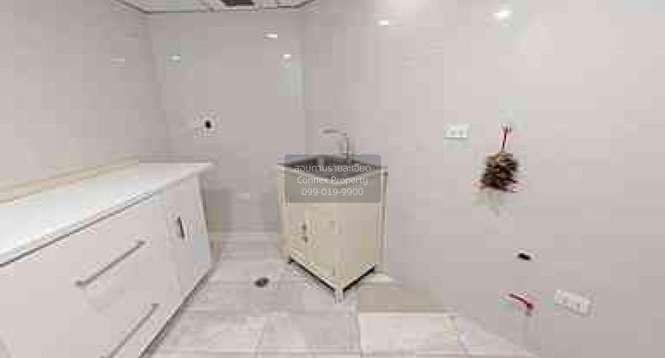 Condo en alquiler de 3 habitaciones en Yan Nawa, Bangkok