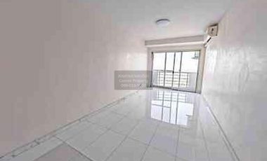 Condo en alquiler de 3 habitaciones en Yan Nawa, Bangkok