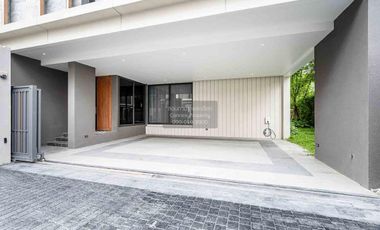Casa en alquiler de 4 habitaciones en Suan Luang, Bangkok