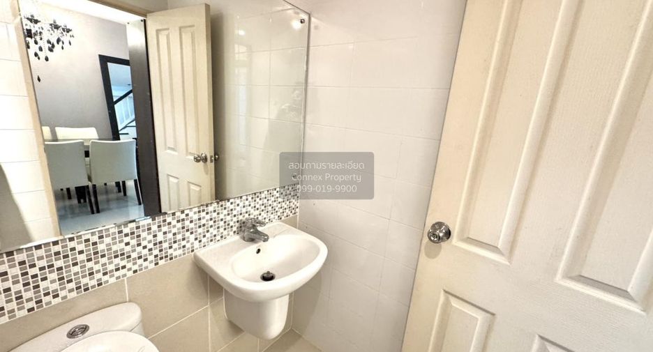 For rent 3 bedrooms townhouse in Bang Kapi, Bangkok