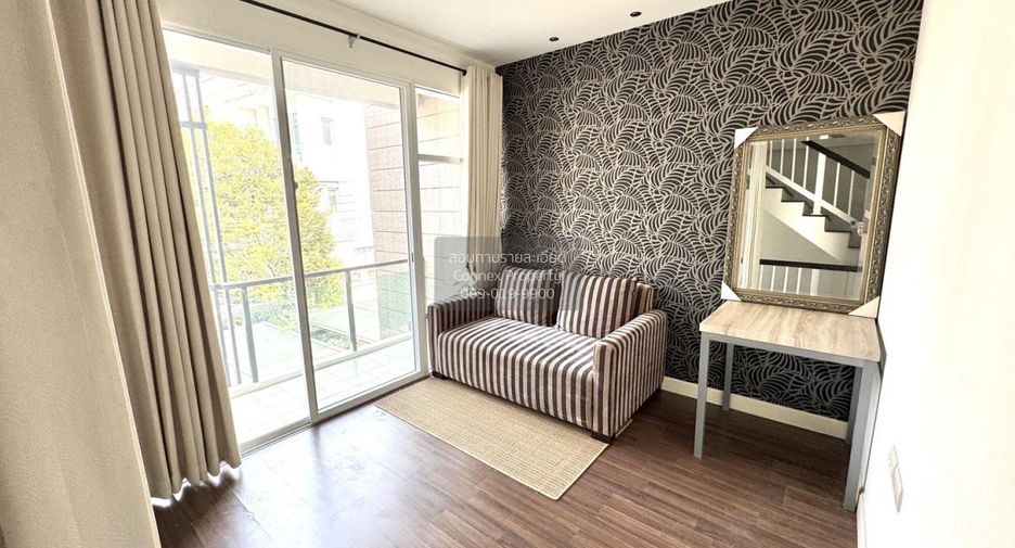 For rent 3 bedrooms townhouse in Bang Kapi, Bangkok