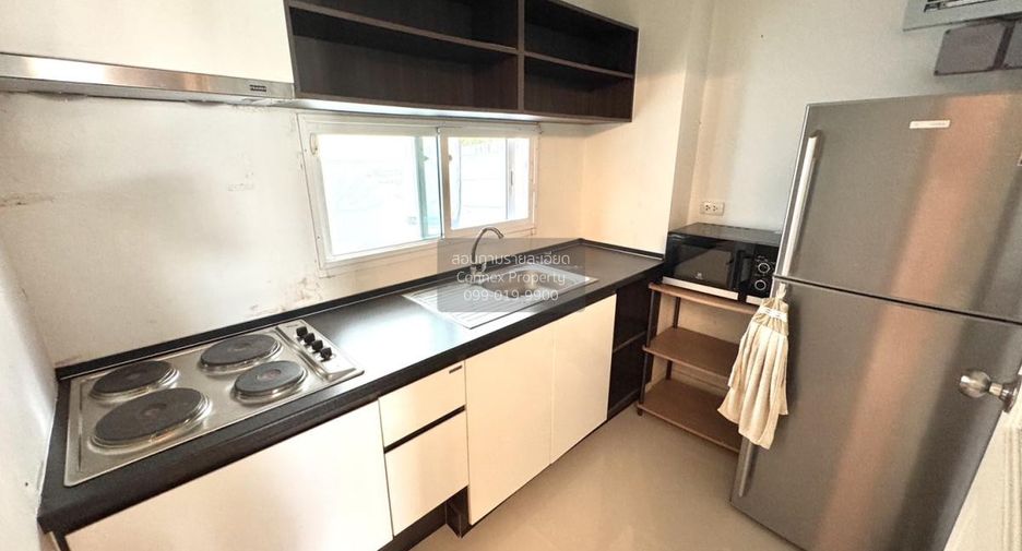 For rent 3 bedrooms townhouse in Bang Kapi, Bangkok