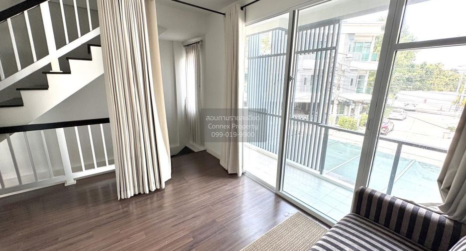 For rent 3 bedrooms townhouse in Bang Kapi, Bangkok