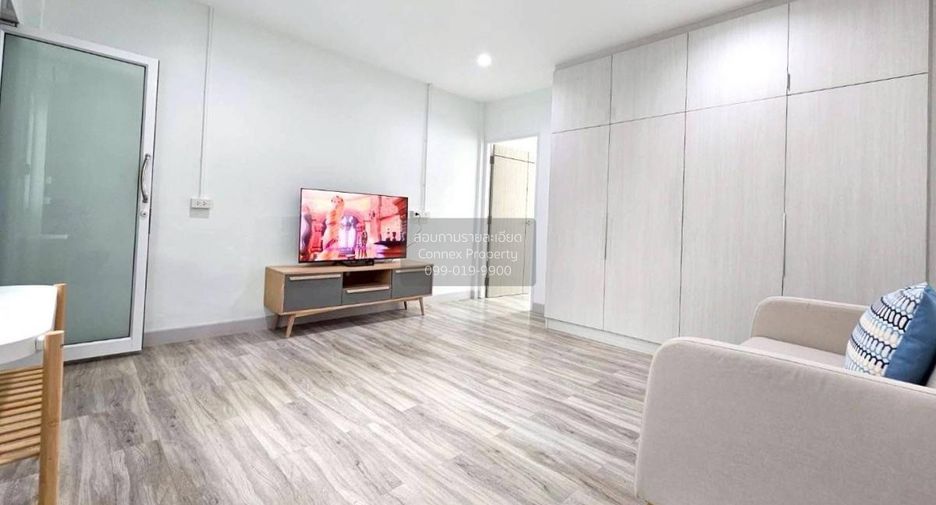 Reihenhaus zur Miete mit 2 Zimmer in Phra Khanong, Bangkok