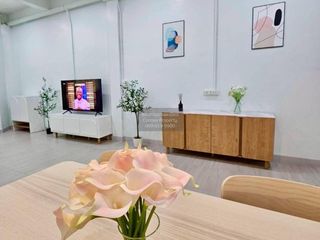 Reihenhaus zur Miete mit 2 Zimmer in Phra Khanong, Bangkok