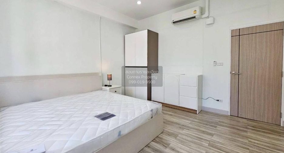Reihenhaus zur Miete mit 2 Zimmer in Phra Khanong, Bangkok
