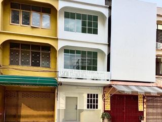 Reihenhaus zur Miete mit 2 Zimmer in Phra Khanong, Bangkok