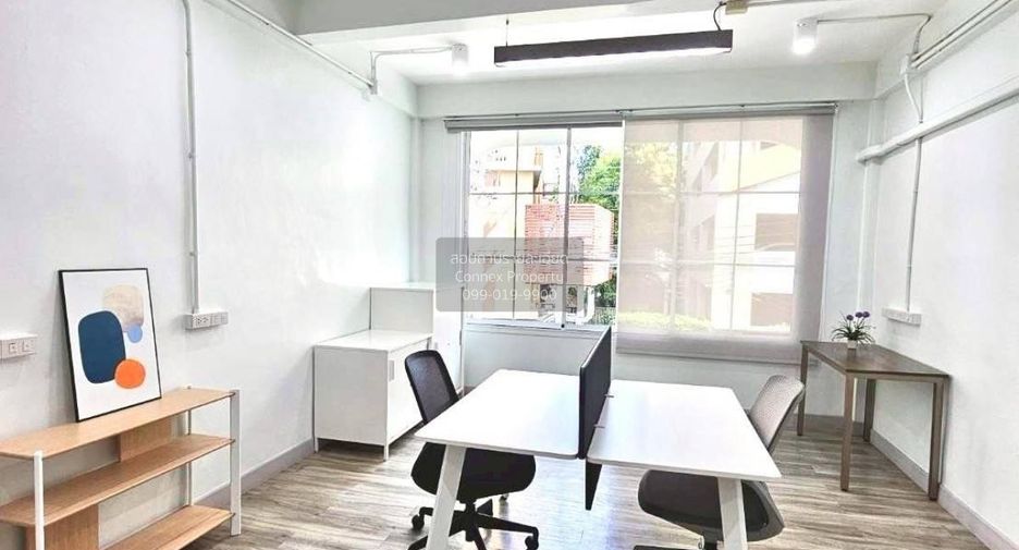 Reihenhaus zur Miete mit 2 Zimmer in Phra Khanong, Bangkok