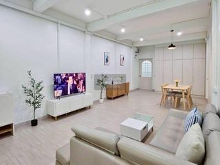 Reihenhaus zur Miete mit 2 Zimmer in Phra Khanong, Bangkok