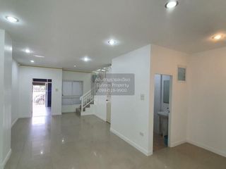 À louer 4 chambres maison de ville à Sai Mai, Bangkok