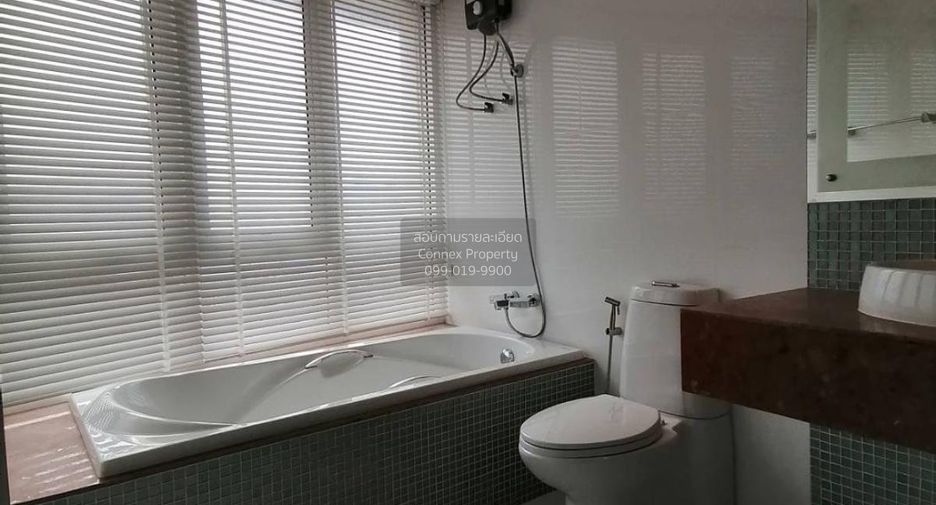 For rent 2 bedrooms condo in Bang Kapi, Bangkok