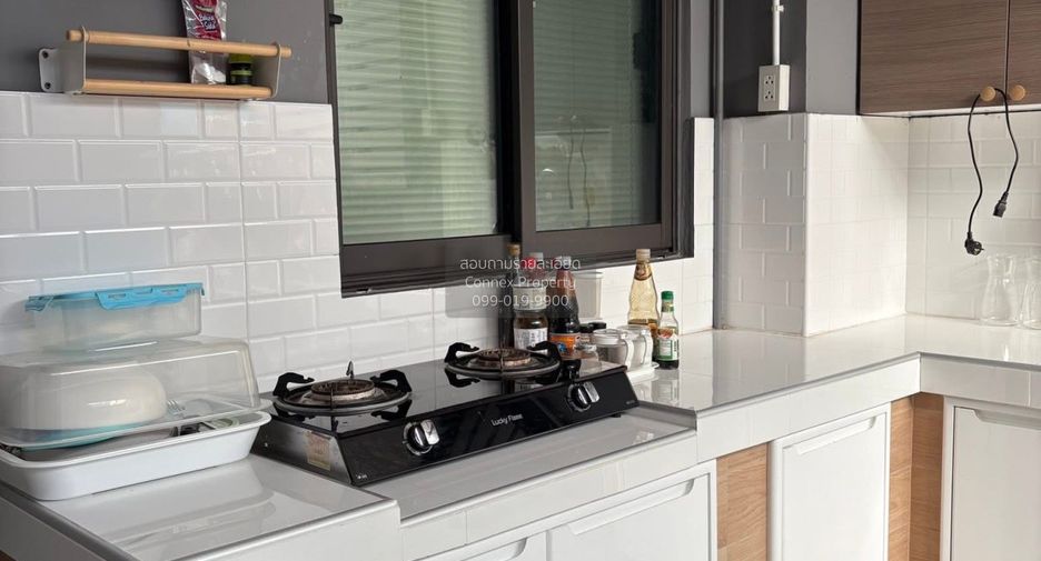 For rent 3 bedrooms townhouse in Bang Phli, Samut Prakan