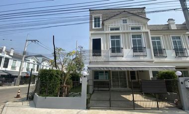 出租 3 卧室 联排别墅 在 Prawet, 曼谷