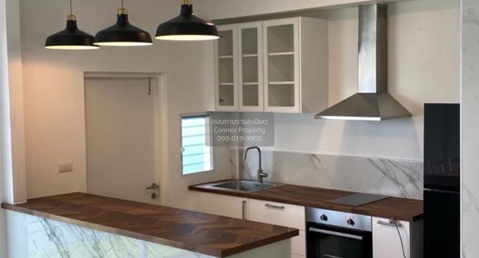 For rent 3 bedrooms townhouse in Prawet, Bangkok