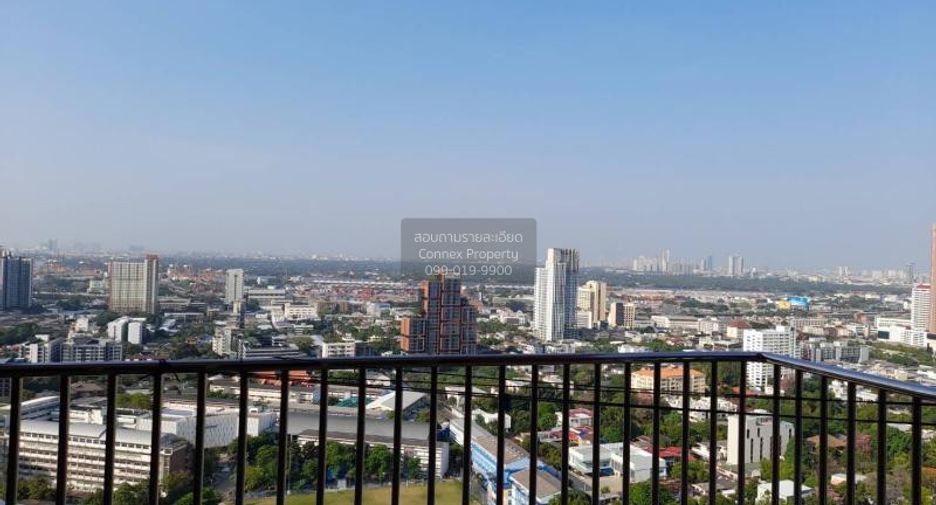 For rent 3 bedrooms condo in Khlong Toei, Bangkok