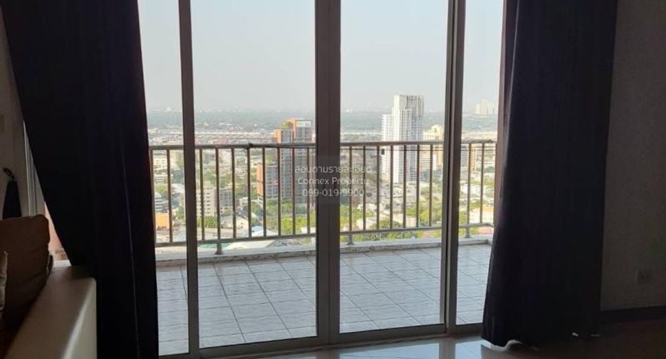 For rent 3 bedrooms condo in Khlong Toei, Bangkok