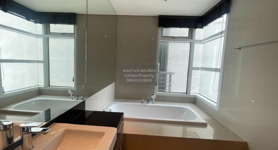 For rent 3 bedrooms condo in Khlong Toei, Bangkok