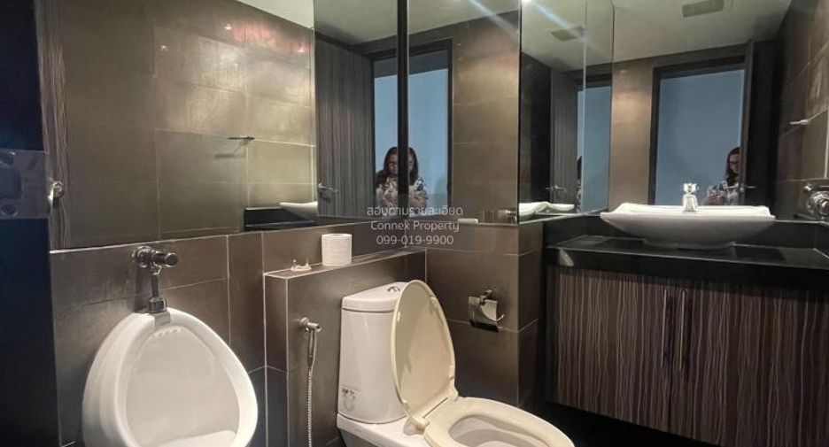 For rent 3 bedrooms condo in Khlong Toei, Bangkok