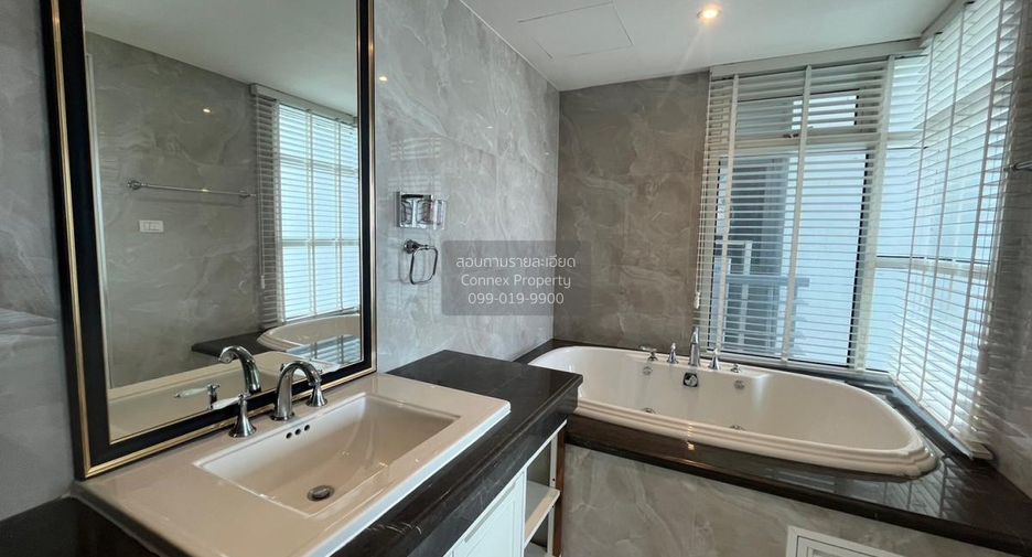 For rent 3 bedrooms condo in Khlong Toei, Bangkok