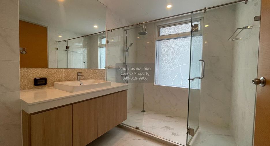 For rent 3 bedrooms condo in Khlong Toei, Bangkok