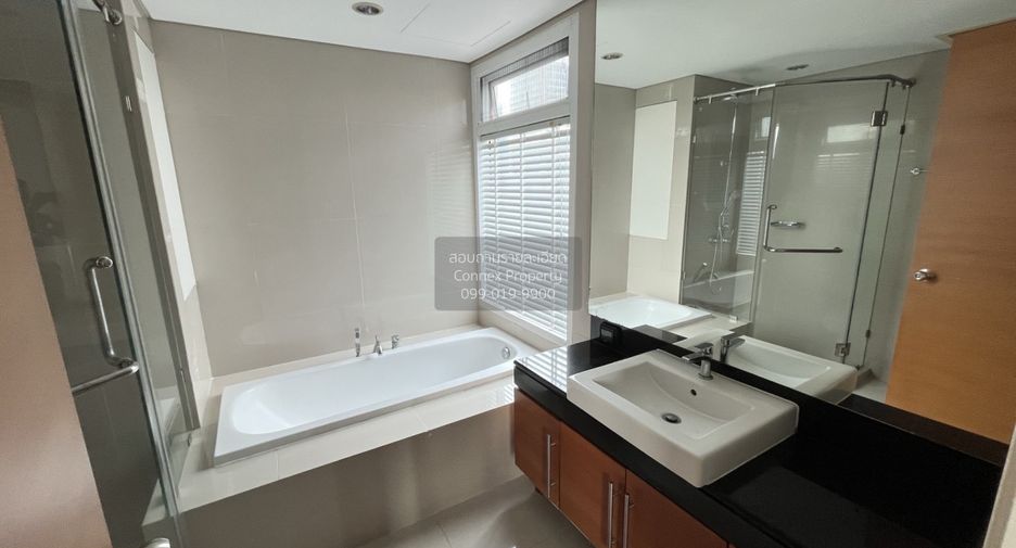 For rent 3 bedrooms condo in Khlong Toei, Bangkok